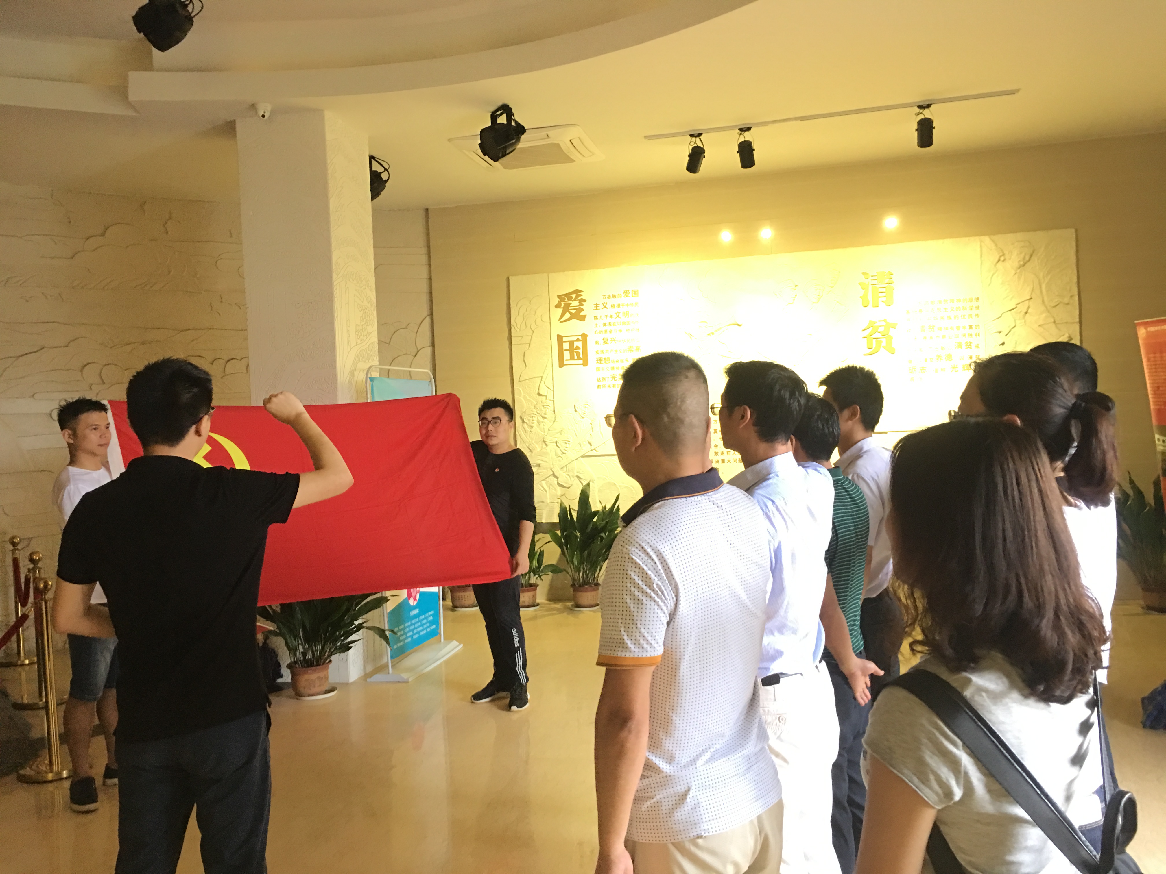 省水开公司党总支部开展“传承红色基因 牢记初心使命”主题党日活动