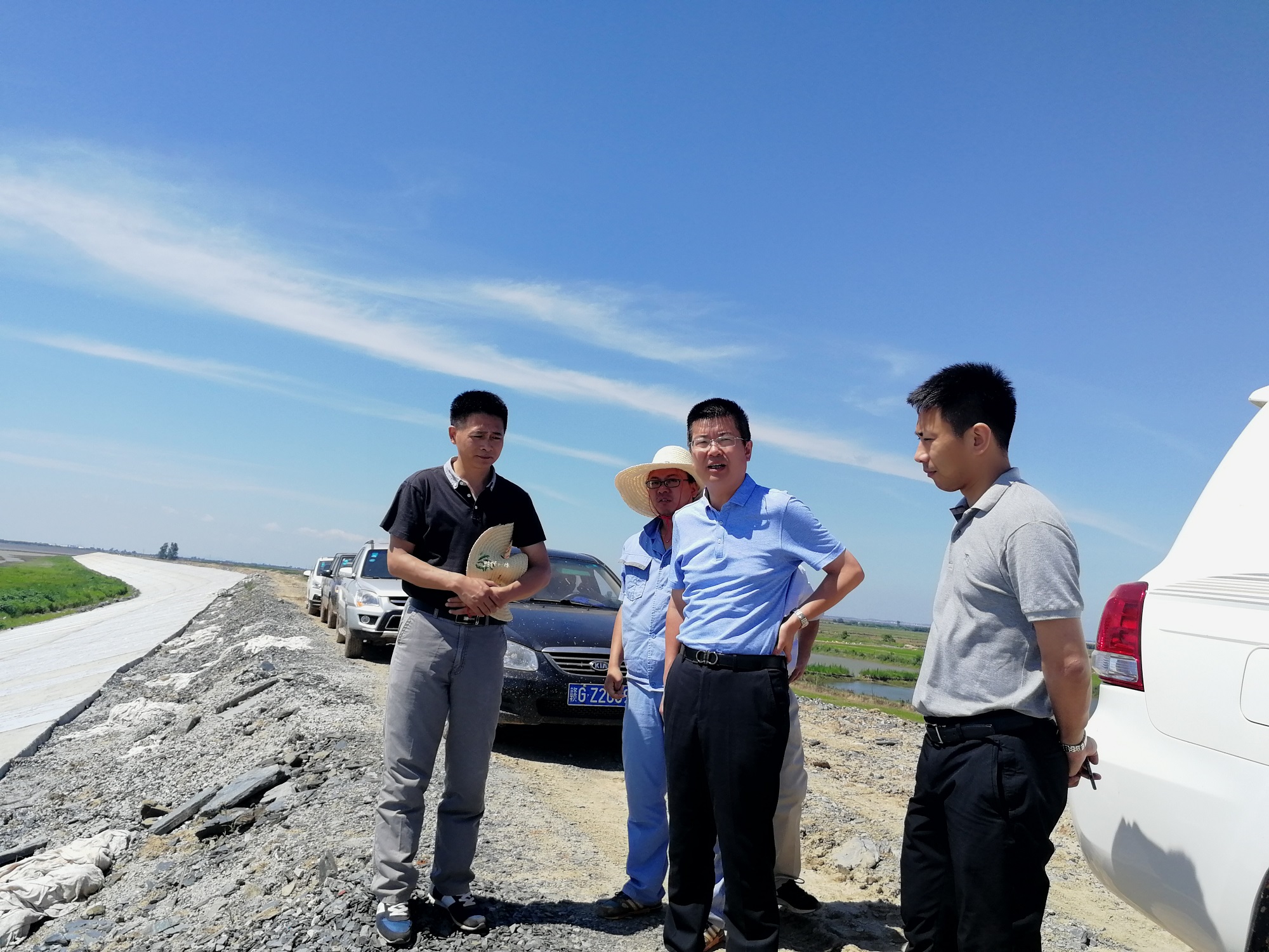 共青城市市委书记王丰鹏一行至共青城市 浆潭联圩加固整治工程施工现场检查指导工作