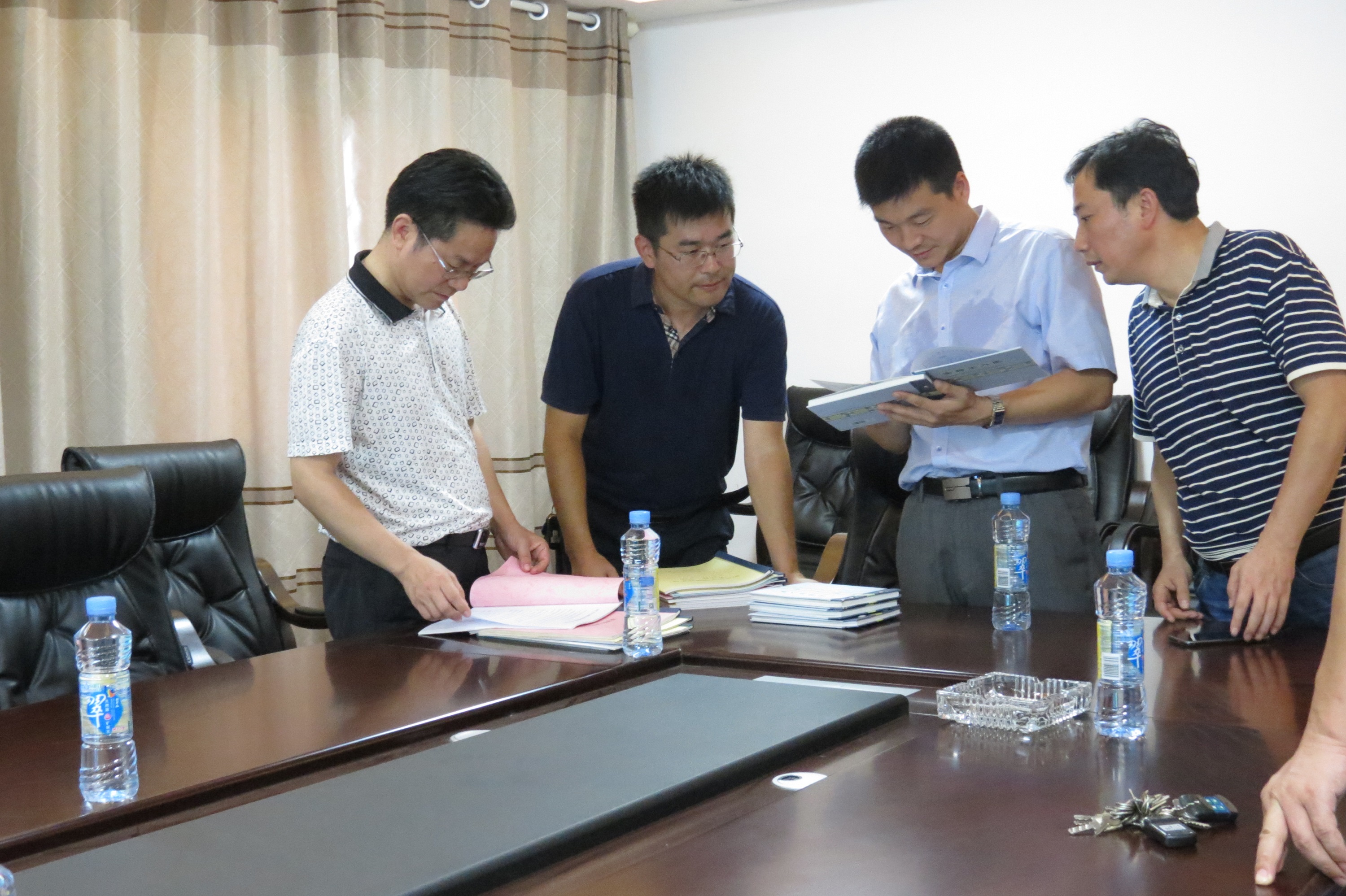 国家防汛抗旱总指挥部办公室副主任王章立一行 赴中央防汛抗旱物资南昌仓库检查工作